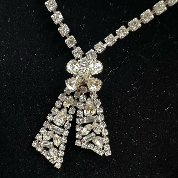 Perfect white rhinestone vintage necklace. - Picture 1 of 2